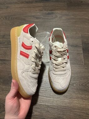 NWOT COOLWAY GOAL SNEAKERS